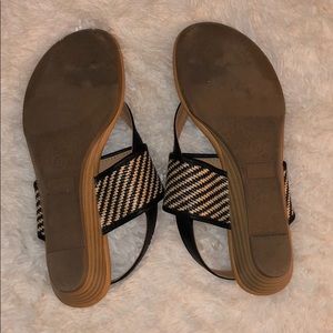 Joslyn Smith Shoes - 🔆2/$15 Shoes - Black & Tan Small Wedge Sandals Joslyn Smith Shoes - 🔆2/$15 Shoes - Black & Tan Small Wedge Sandals